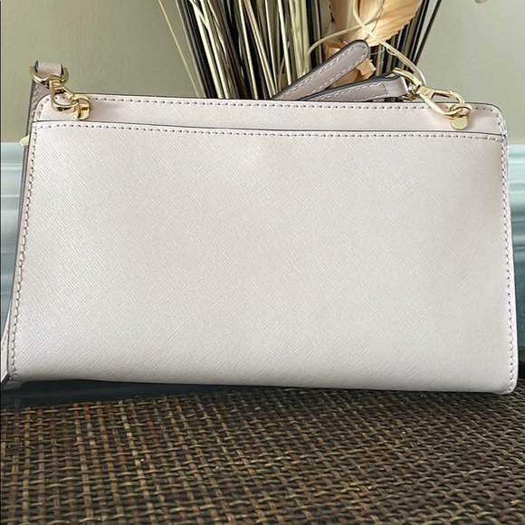 Just Like New!!!  Michael Kors Jet Set Travel Leather Crossbody - Picture 5 of 7